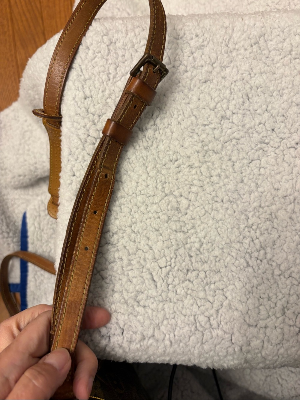 AUTH Vintage Louis Vuitton Monogram Crossbody Camera Bag - Date Code 874 TH - Picture 13 of 17